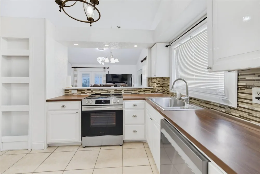 2483 LONG MEADOW WAY Orlando, FL 32817
