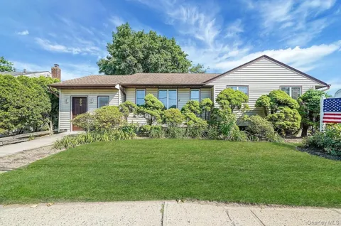 303 Woodbury Road