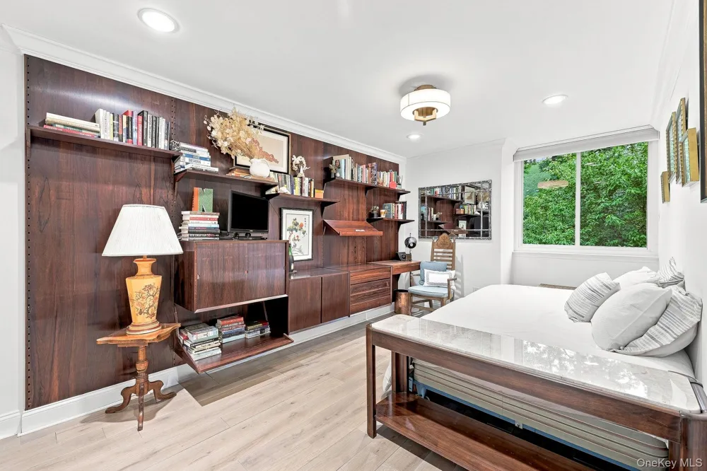 815 Colony Drive Hartsdale, NY 10530