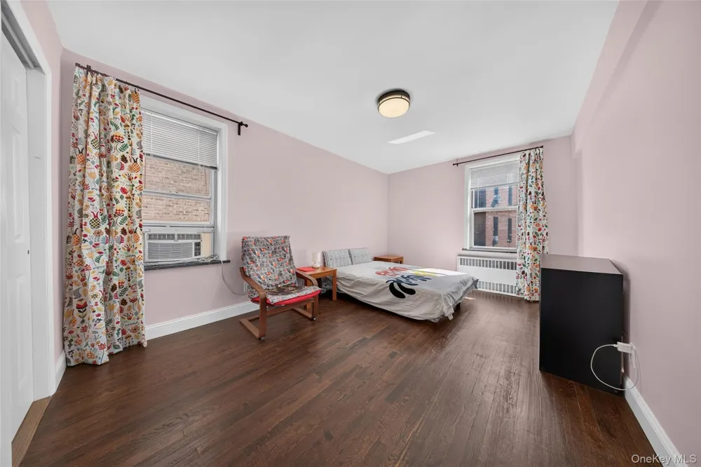 42-25 80th Street ##3R Elmhurst, NY 11373