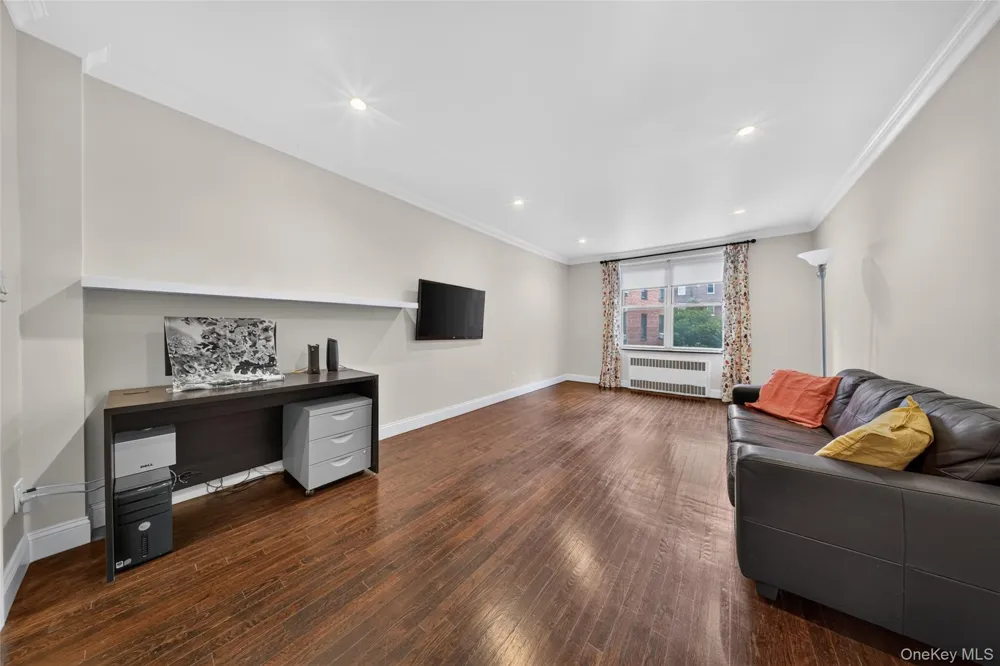 42-25 80th Street ##3R Elmhurst, NY 11373