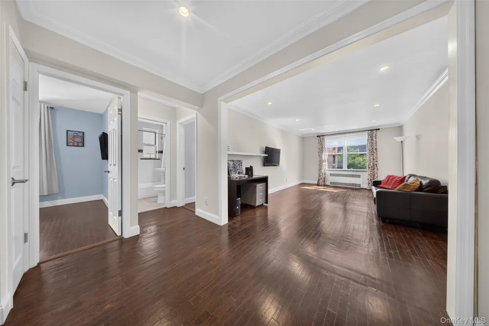 42-25 80th Street ##3R Elmhurst, NY 11373