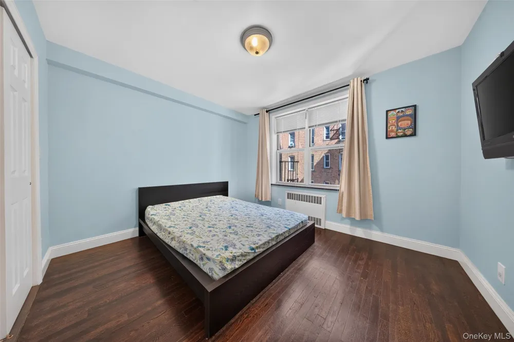42-25 80th Street ##3R Elmhurst, NY 11373