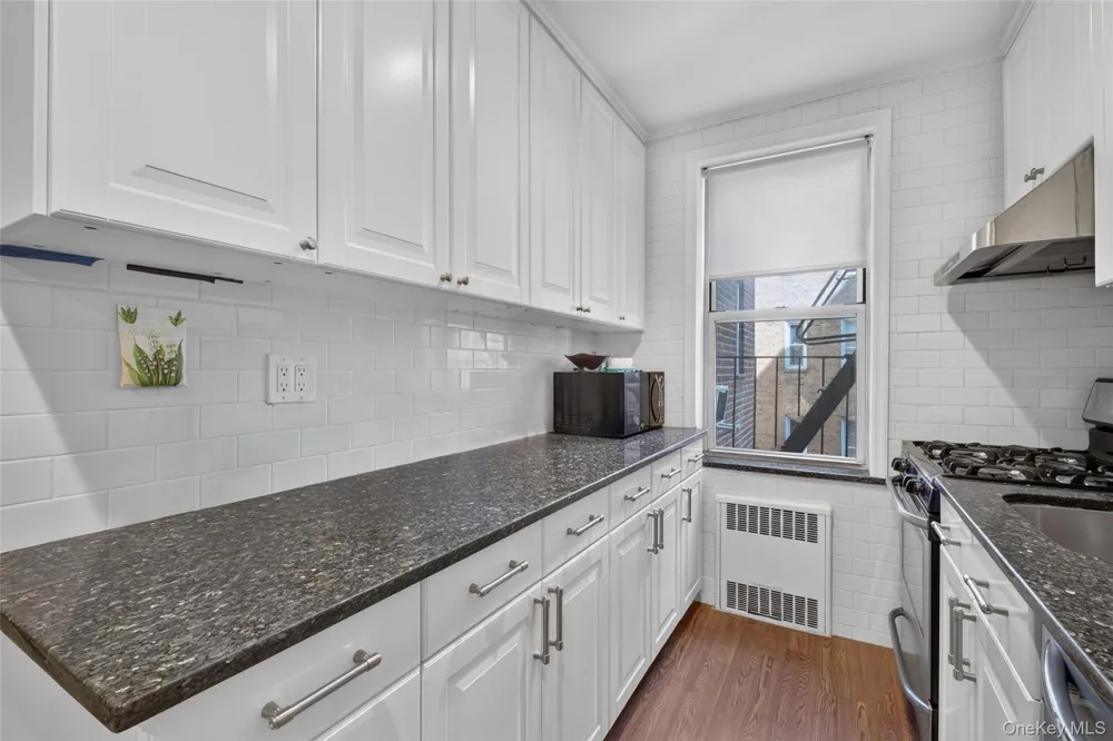 42-25 80th Street ##3R Elmhurst, NY 11373