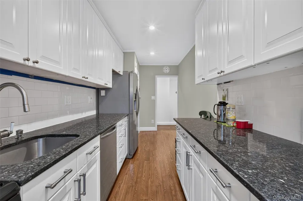 42-25 80th Street ##3R Elmhurst, NY 11373