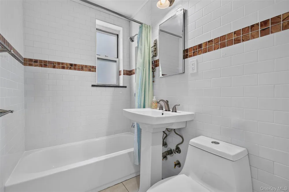 42-25 80th Street ##3R Elmhurst, NY 11373