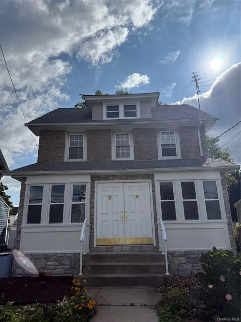 77 Woods Avenue