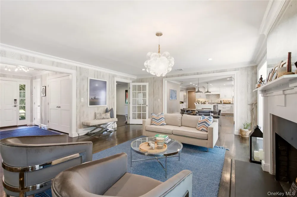 2 Meadow Road Old Westbury, NY 11568
