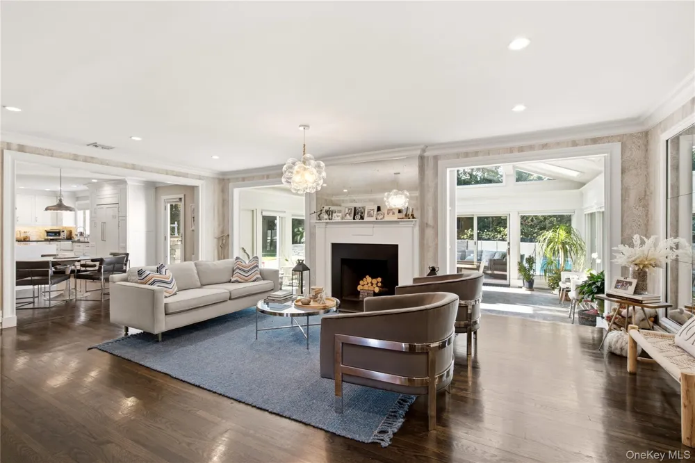 2 Meadow Road Old Westbury, NY 11568