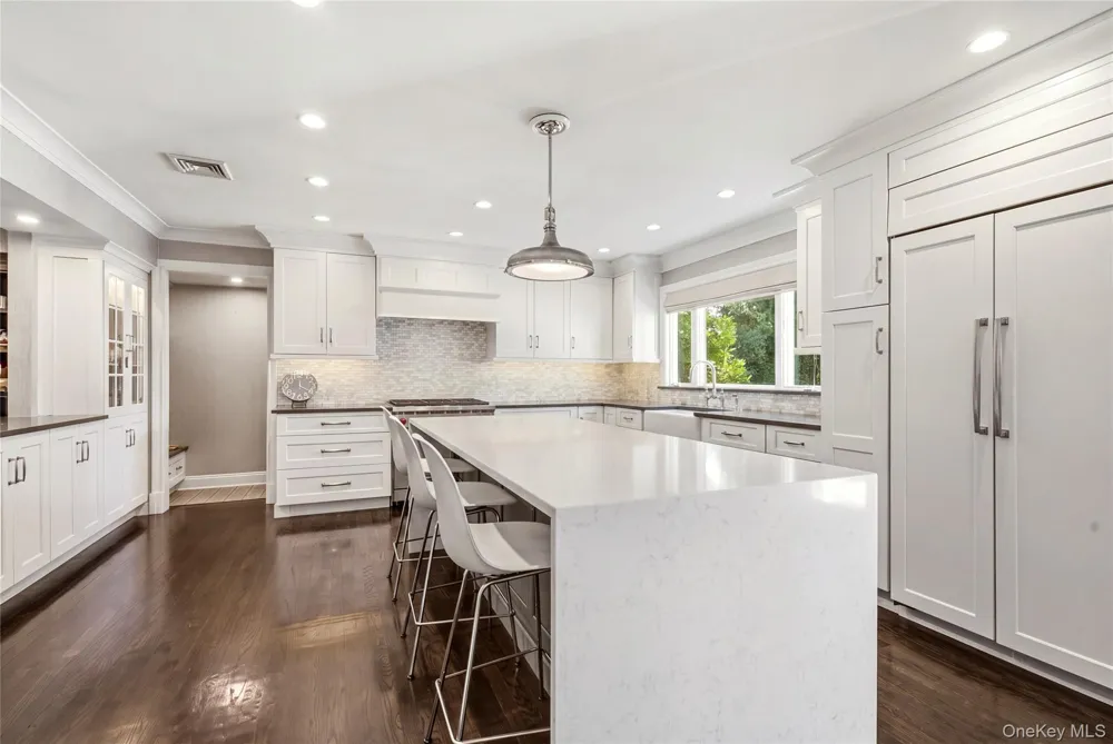 2 Meadow Road Old Westbury, NY 11568