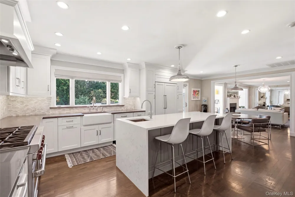 2 Meadow Road Old Westbury, NY 11568
