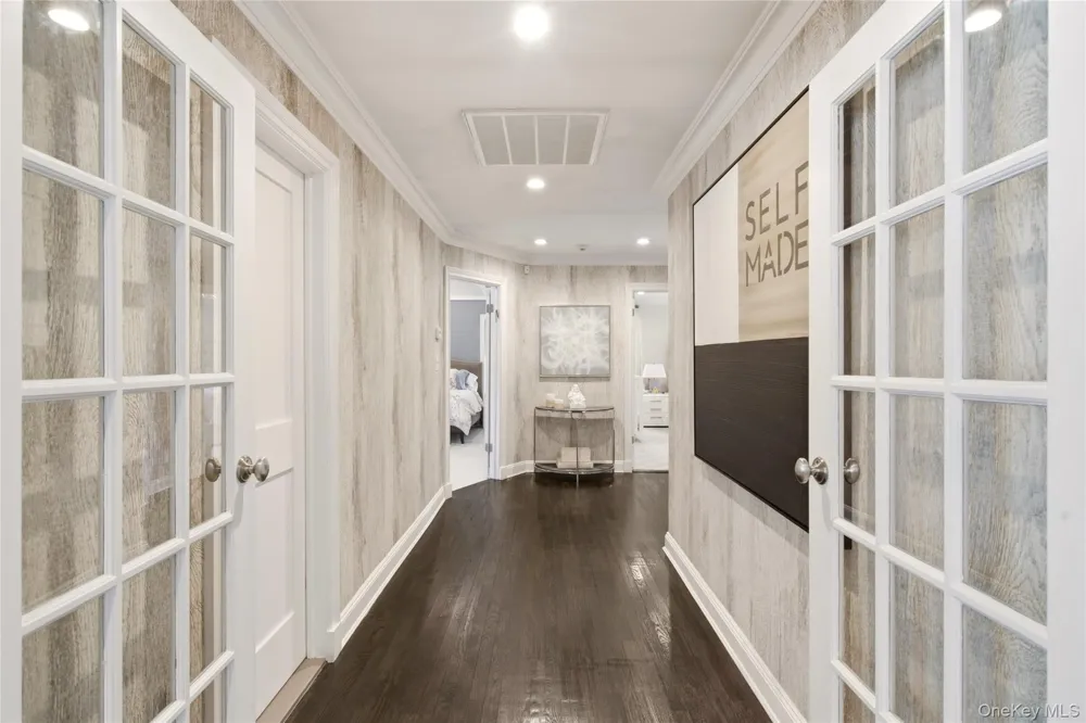 2 Meadow Road Old Westbury, NY 11568