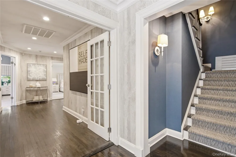2 Meadow Road Old Westbury, NY 11568