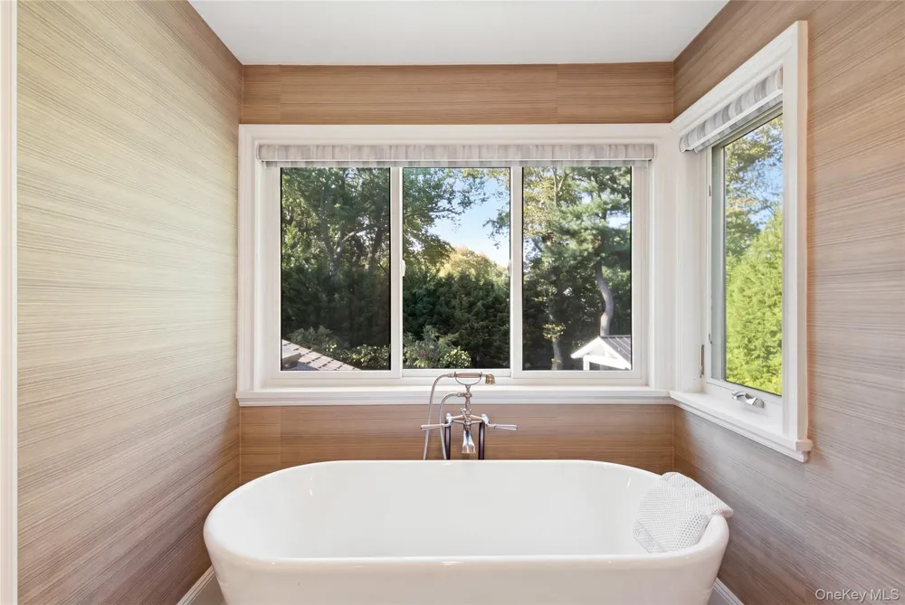 2 Meadow Road Old Westbury, NY 11568