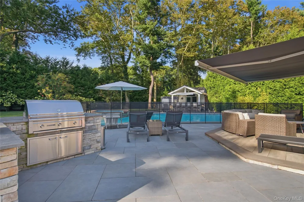2 Meadow Road Old Westbury, NY 11568