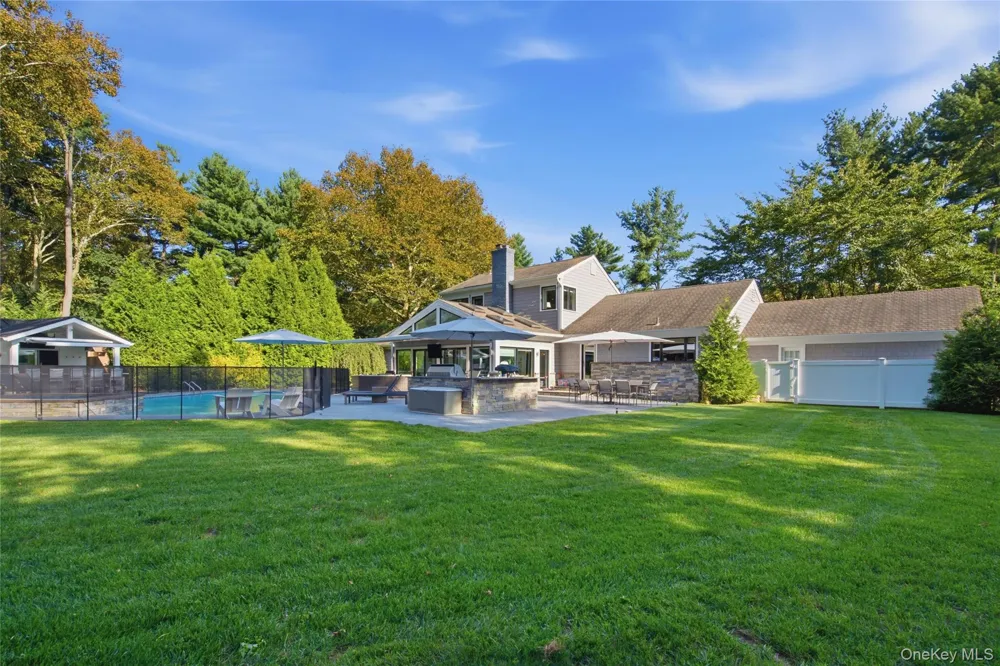 2 Meadow Road Old Westbury, NY 11568