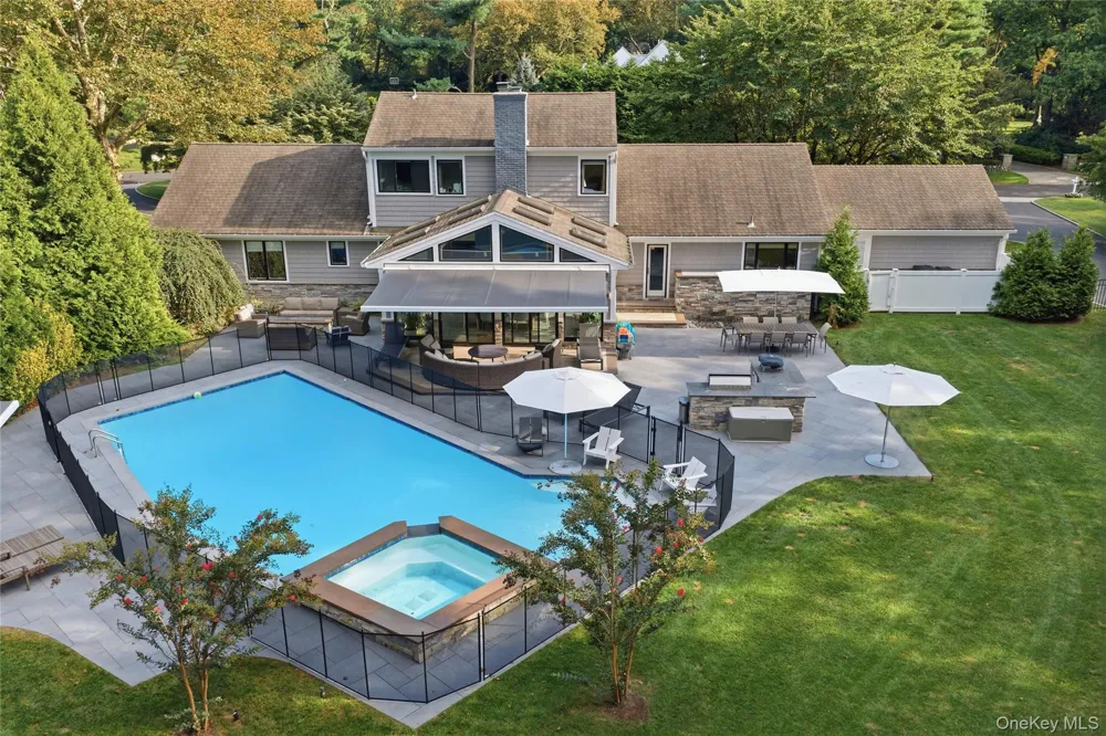 2 Meadow Road Old Westbury, NY 11568
