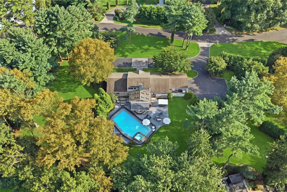 2 Meadow Road Old Westbury, NY 11568