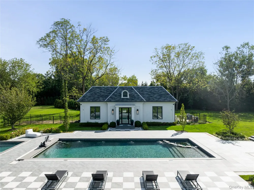 18 Evergreen Way Old Brookville, NY 11545
