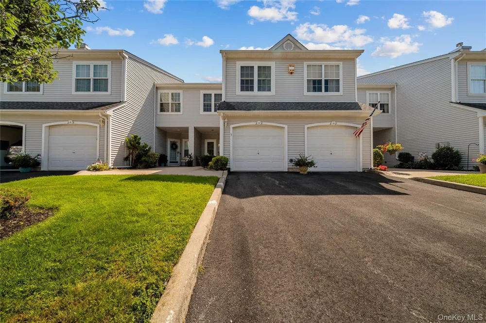 203 Windward Court Port Jefferson, NY 11777