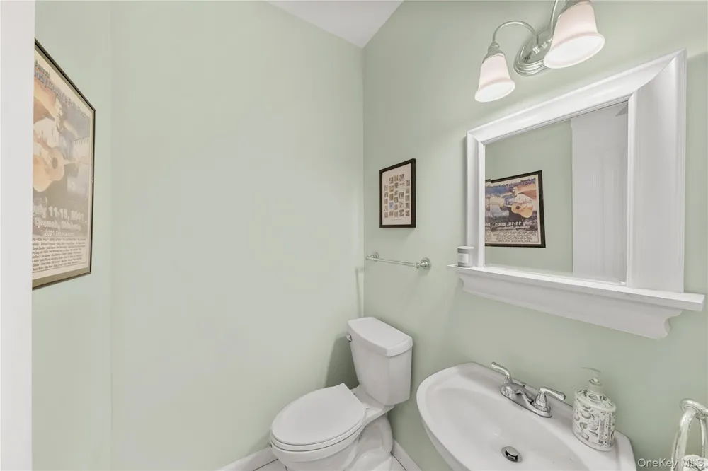 203 Windward Court Port Jefferson, NY 11777