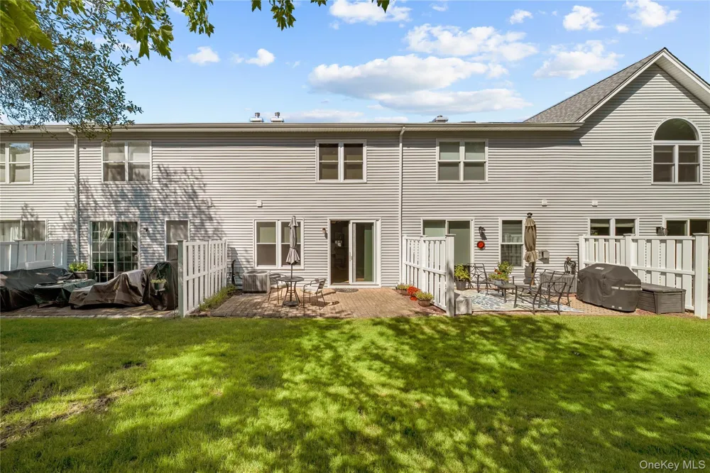 203 Windward Court Port Jefferson, NY 11777