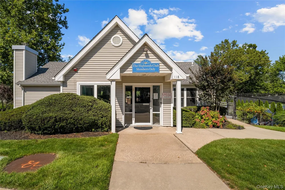 203 Windward Court Port Jefferson, NY 11777