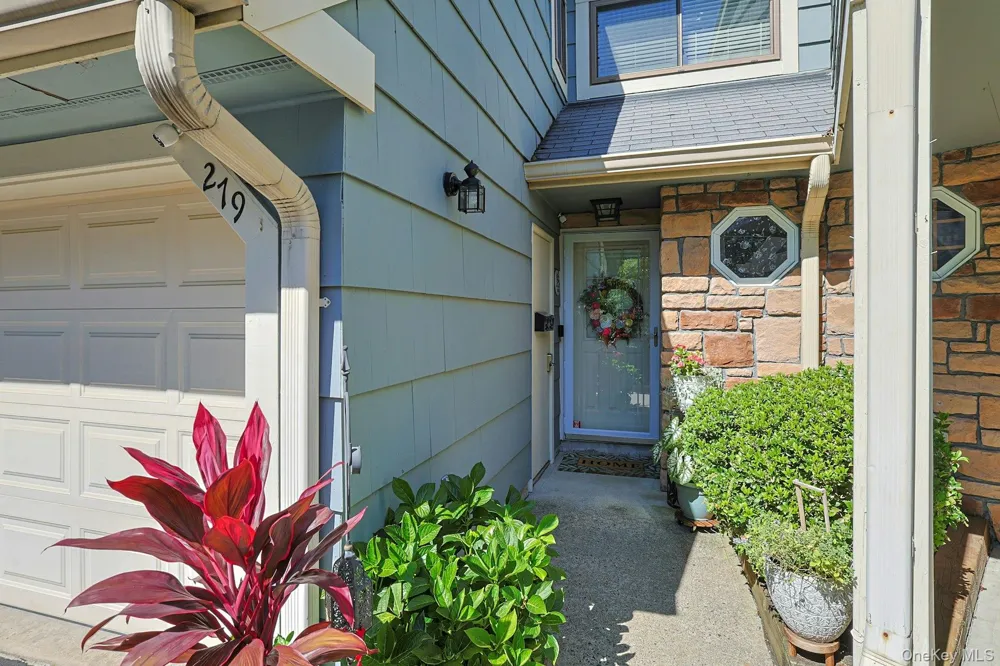 279 Treetop Circle Nanuet, NY 10954