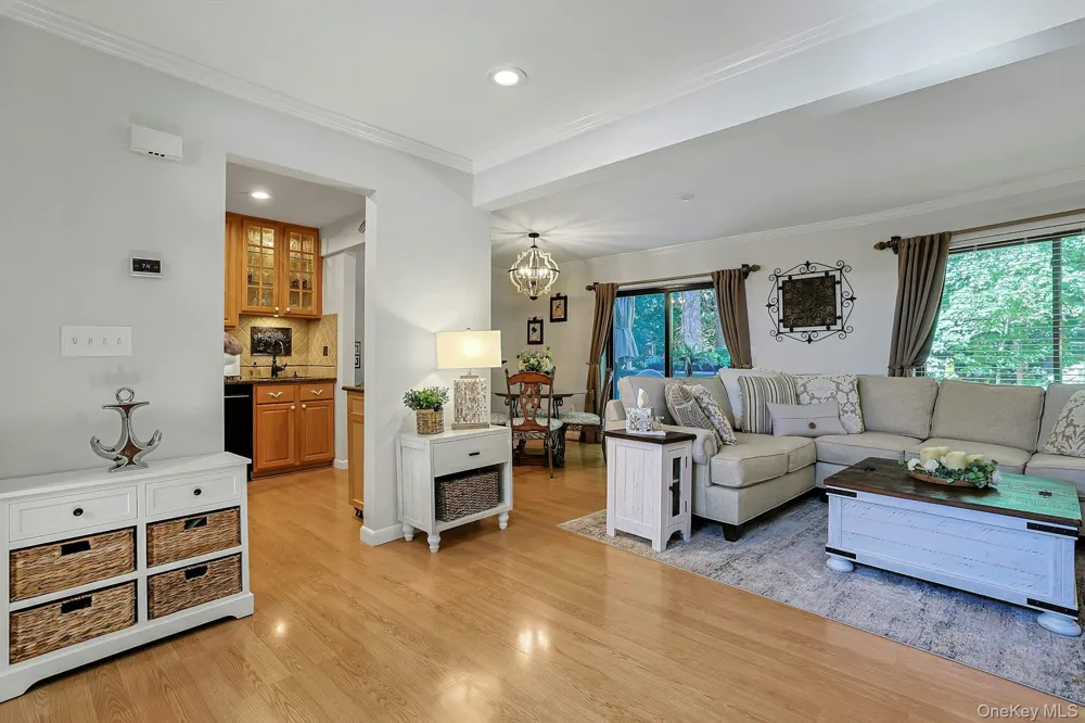 279 Treetop Circle Nanuet, NY 10954