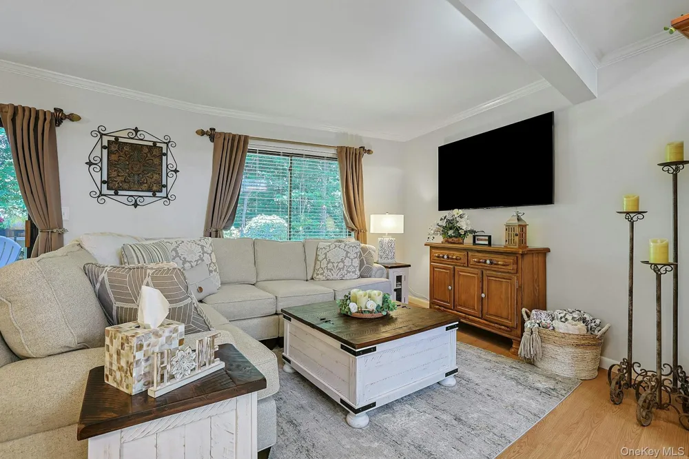279 Treetop Circle Nanuet, NY 10954