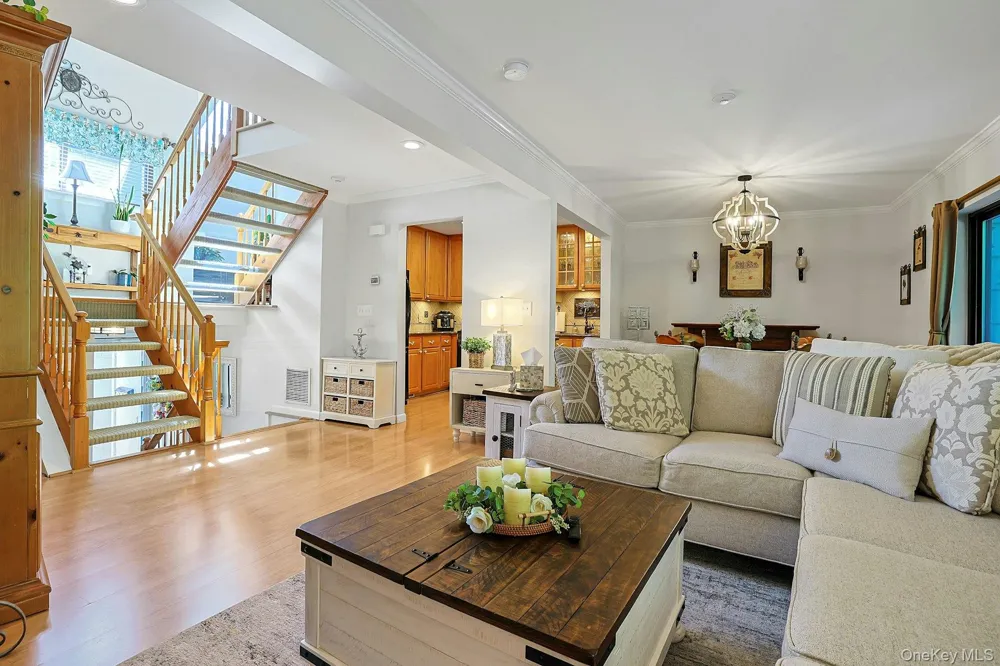 279 Treetop Circle Nanuet, NY 10954