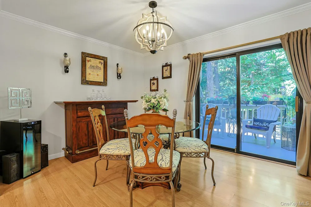 279 Treetop Circle Nanuet, NY 10954