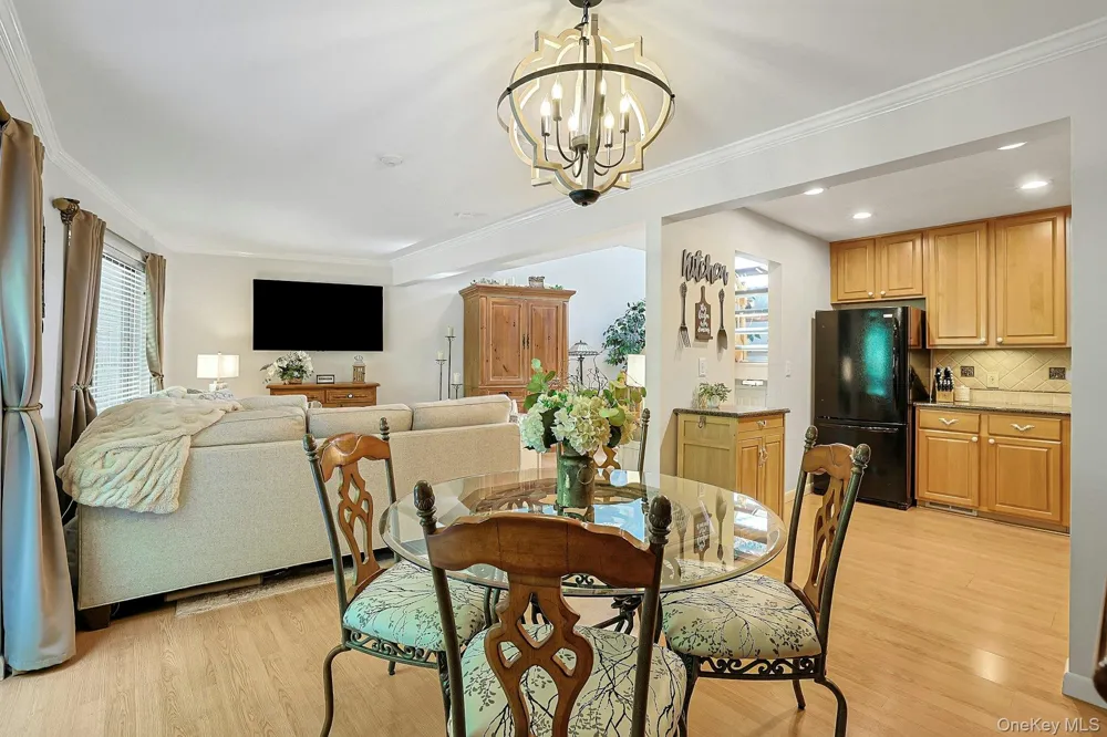 279 Treetop Circle Nanuet, NY 10954