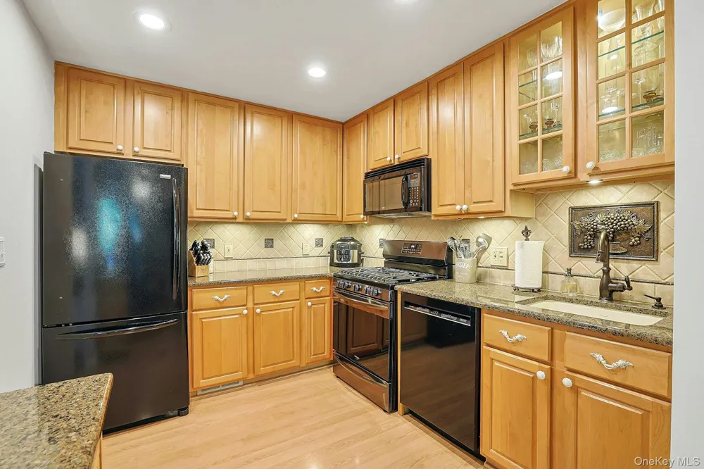 279 Treetop Circle Nanuet, NY 10954