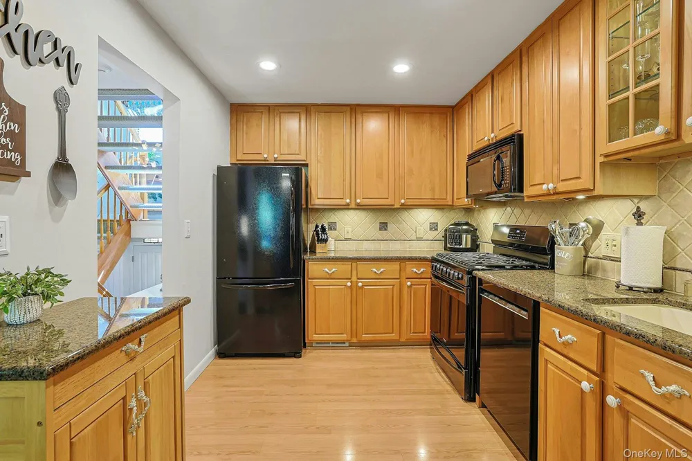 279 Treetop Circle Nanuet, NY 10954