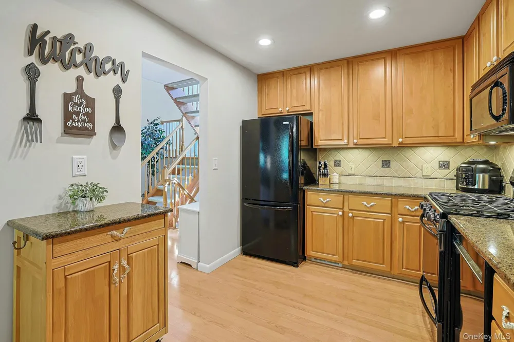 279 Treetop Circle Nanuet, NY 10954