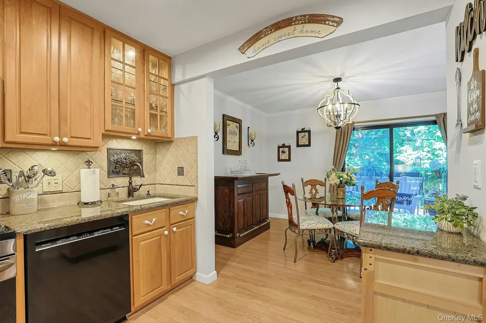 279 Treetop Circle Nanuet, NY 10954