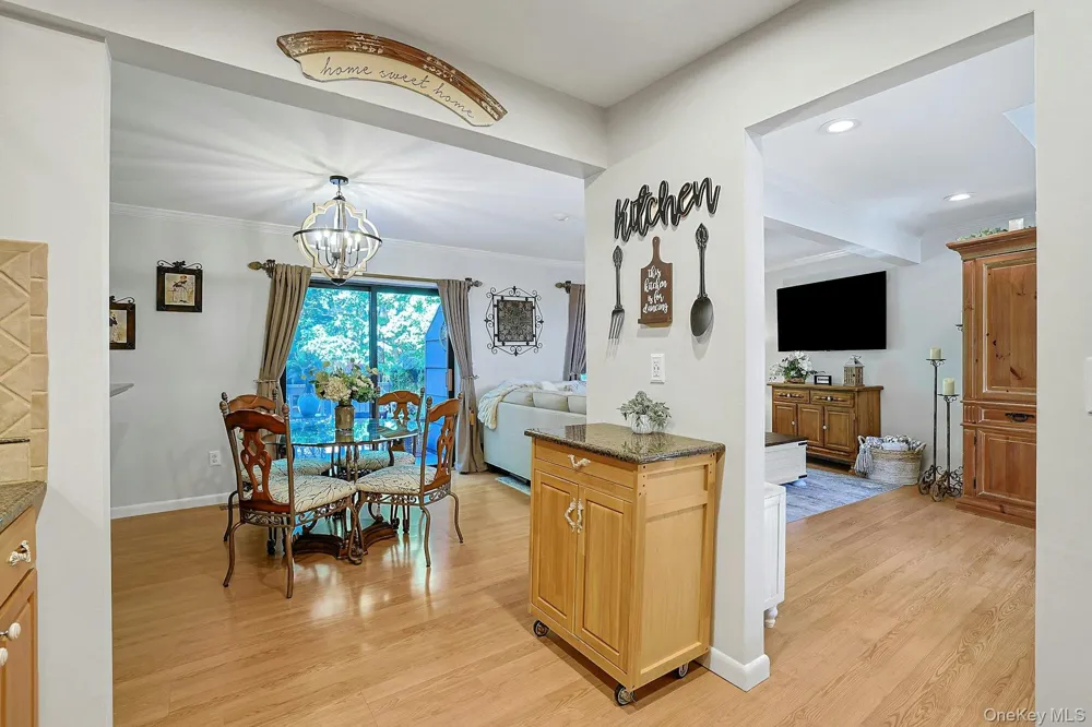279 Treetop Circle Nanuet, NY 10954