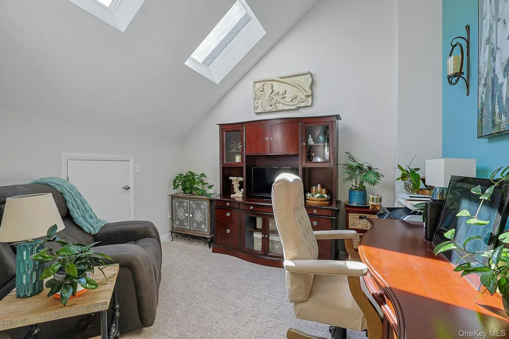 279 Treetop Circle Nanuet, NY 10954