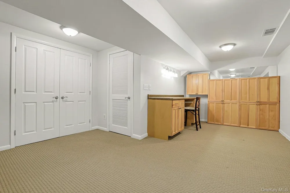 279 Treetop Circle Nanuet, NY 10954