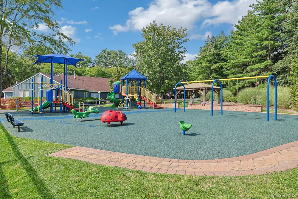 279 Treetop Circle Nanuet, NY 10954