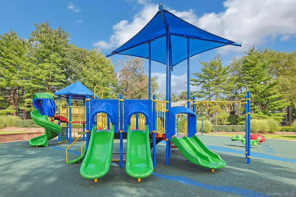 279 Treetop Circle Nanuet, NY 10954