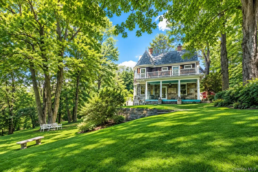 344 Sprain Road Scarsdale, NY 10583