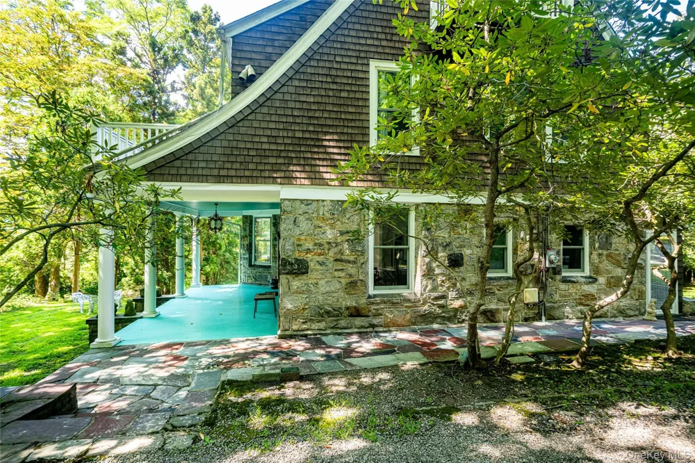 344 Sprain Road Scarsdale, NY 10583