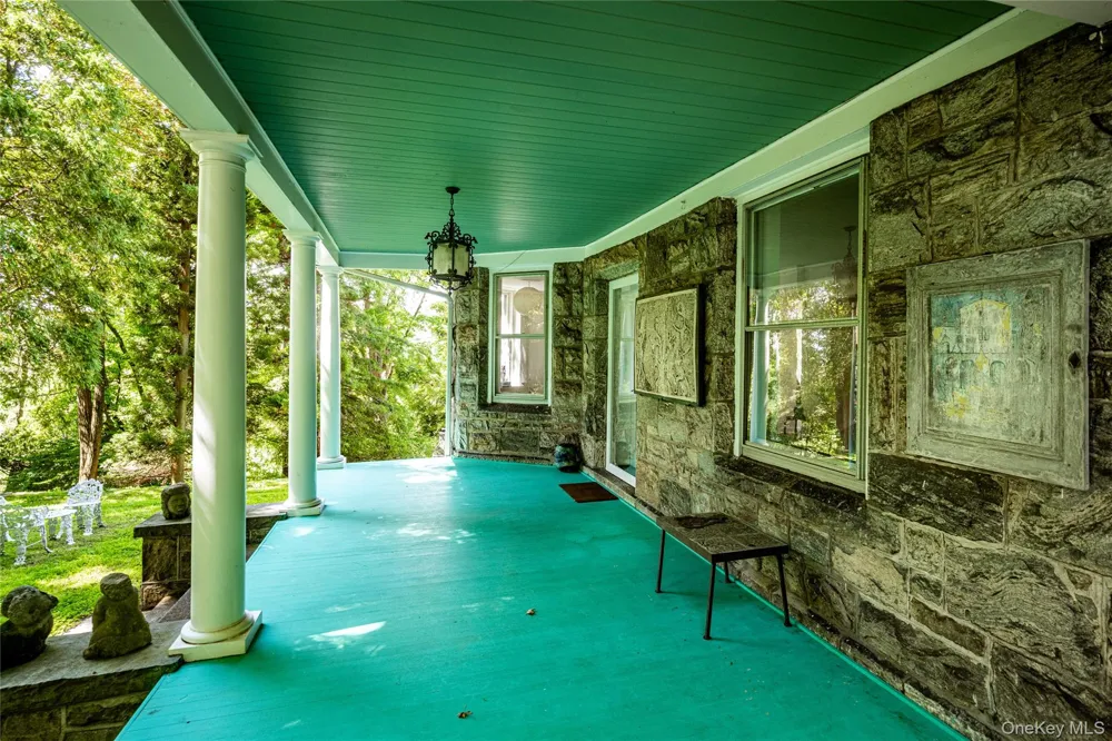 344 Sprain Road Scarsdale, NY 10583
