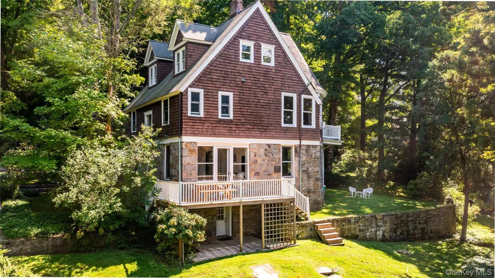 344 Sprain Road Scarsdale, NY 10583
