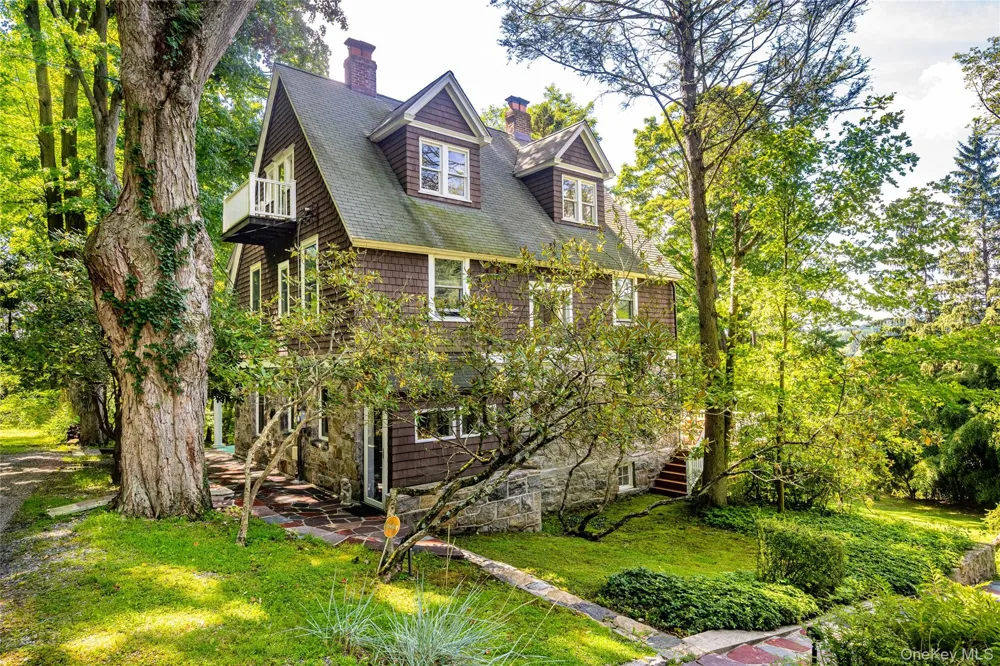 344 Sprain Road Scarsdale, NY 10583