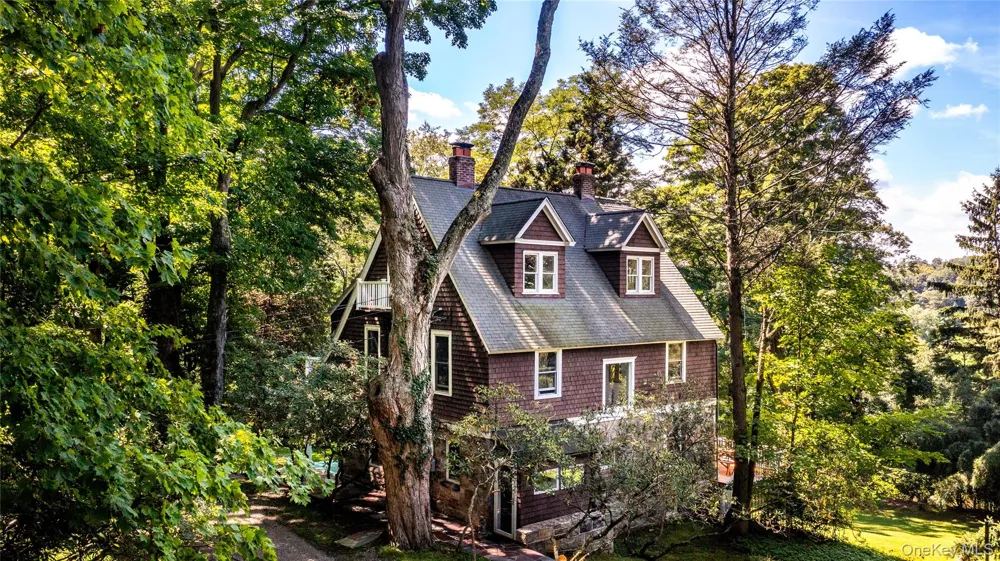 344 Sprain Road Scarsdale, NY 10583