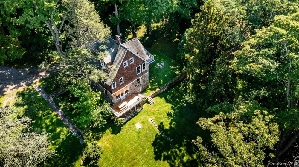 344 Sprain Road Scarsdale, NY 10583