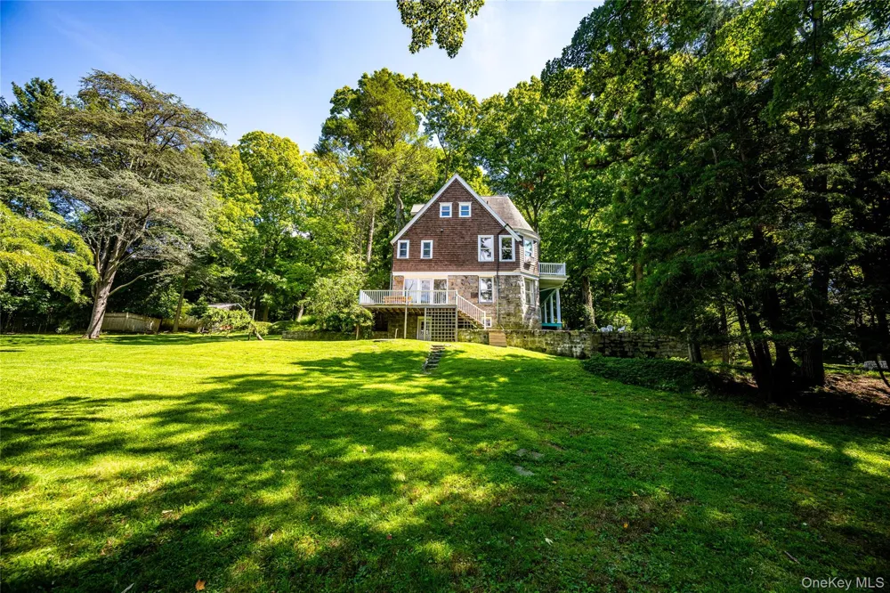 344 Sprain Road Scarsdale, NY 10583